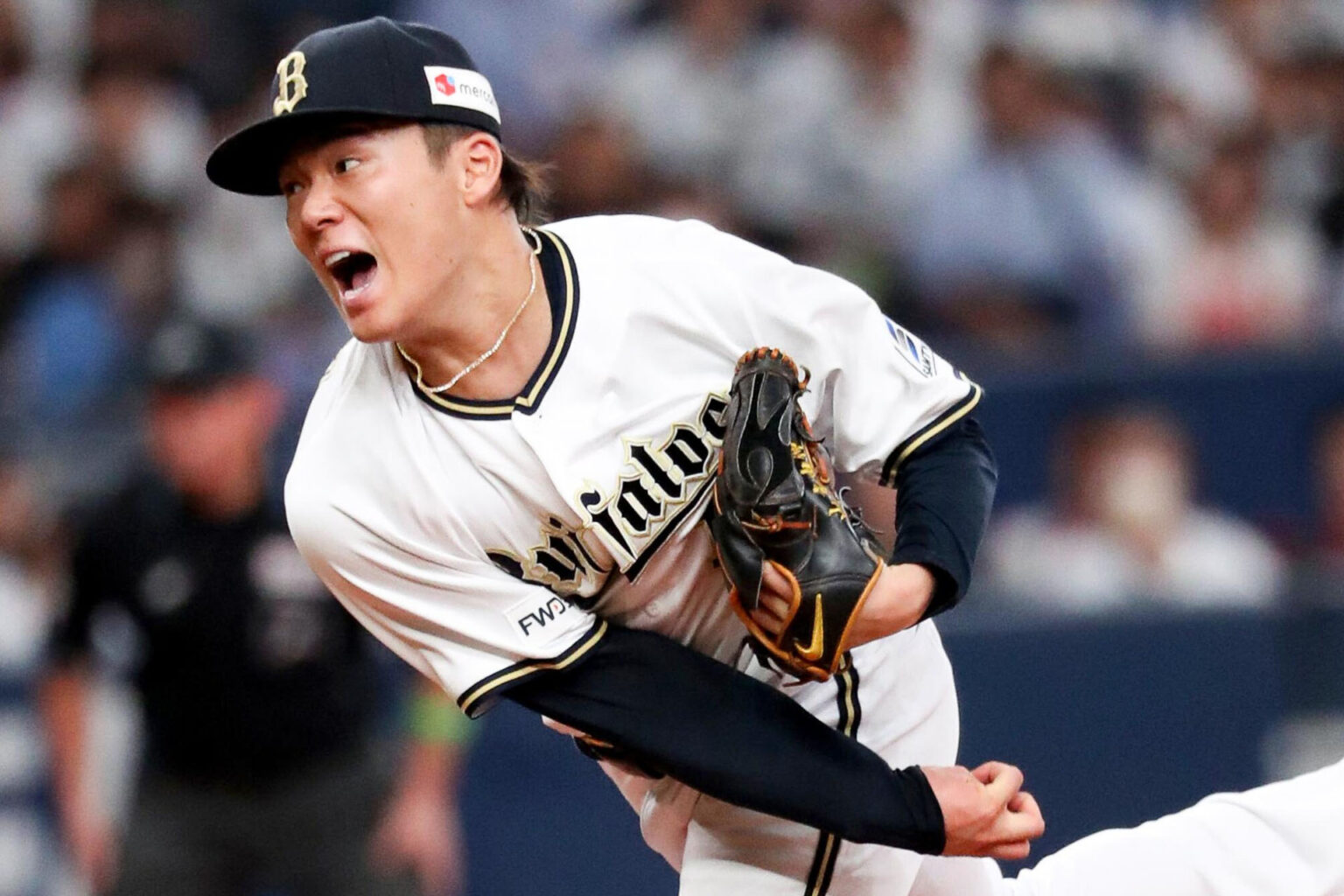 Yoshinobu Yamamoto pitching for the Orix Buffaloes in a 2025 game
